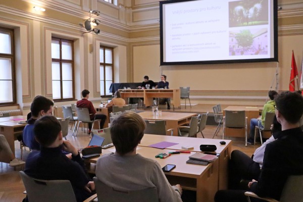 Ve Společenském sále studenti debatovali o kultuře