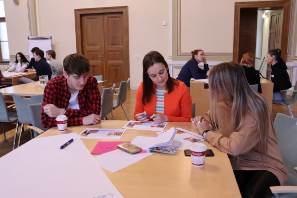 Ve Společenském sále studenti debatovali o kultuře