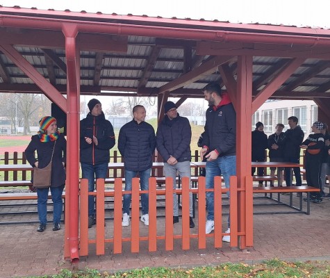 Děti ze ZŠ npor. Eliáše si mohou užívat kompletně opravené venkovní sportoviště