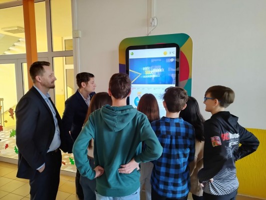 Pět pardubických základních škol má interaktivní vzdělávací panely