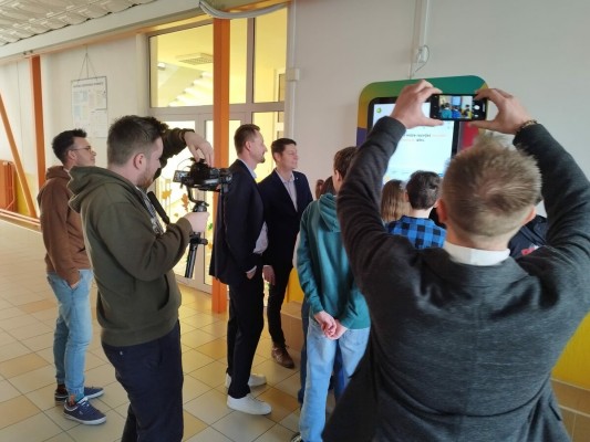 Pět pardubických základních škol má interaktivní vzdělávací panely