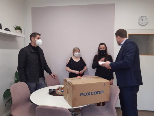 Pardubické ZUŠky, Lentilka a Ratolest získaly darem stovky respirátorů