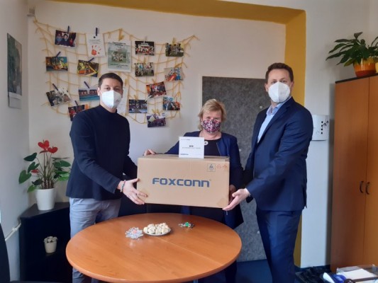 Pardubické ZUŠky, Lentilka a Ratolest získaly darem stovky respirátorů