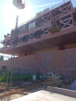 Centrální polytechnické dílny se brzy schovají pod střechu