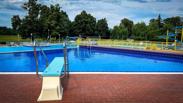 Tři klíčové investice: Pardubice chystají novou školu, opraví bazén a připravují autokemp na sezonu