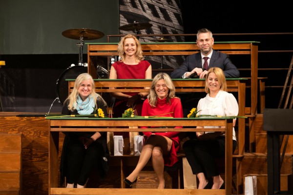 Páteční večer v divadle přinesl další oceněné pedagogy