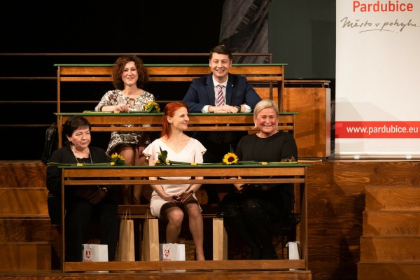 Páteční večer v divadle přinesl další oceněné pedagogy