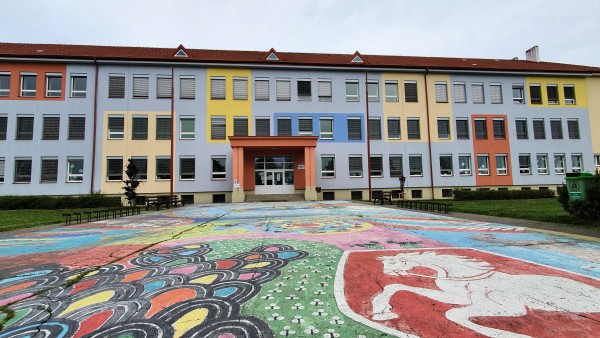 Budova Základní školy Pardubice, Staňkova 128