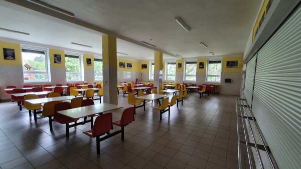 Školní jídelna