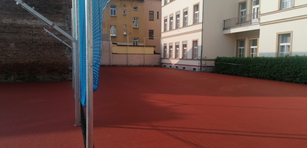 Hřiště u ZŠ Štefánikova se proměnilo v moderní sportoviště