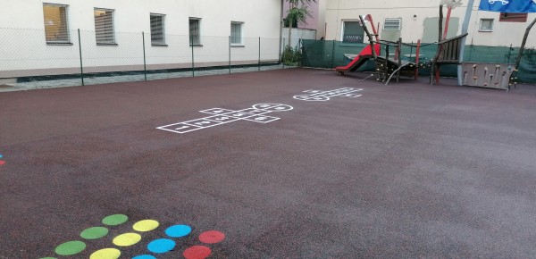 Hřiště u ZŠ Štefánikova se proměnilo v moderní sportoviště