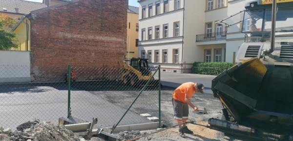 Hřiště u ZŠ Štefánikova se proměnilo v moderní sportoviště