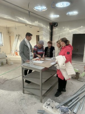 Přístavba školky v Dražkovicích finišuje